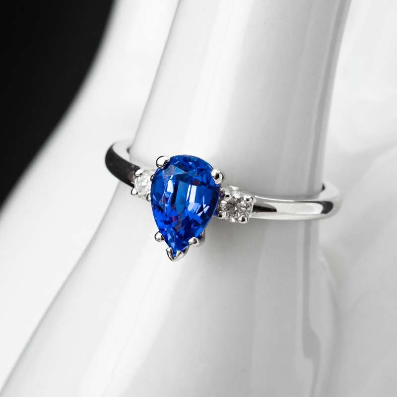 sapphire engagement ring